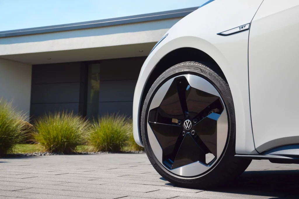 VW ID.3 rollt auf Bridgestone Reifen | GETTYGO